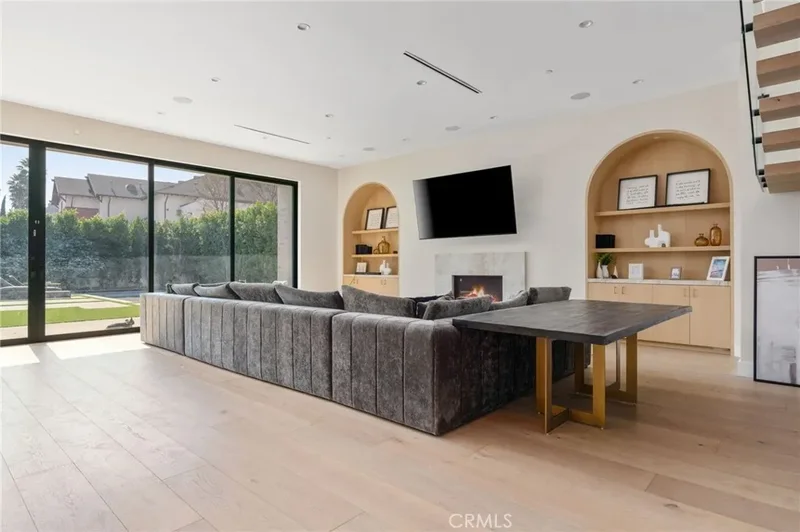 16846 Addison Street, Encino, CA 91436, Los Angeles, California, United States. - Photo 43