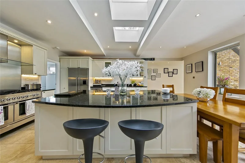 Taylor Avenue, Kew, TW9, Richmond, England, United Kingdom. - Photo 4