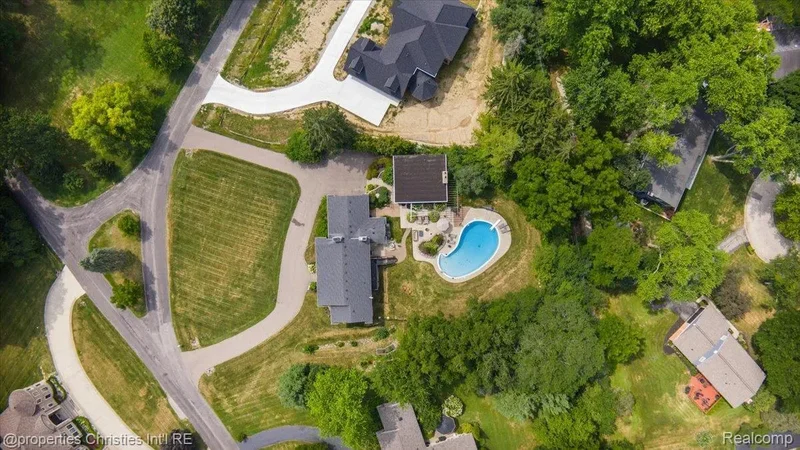 3060 Chickering Lane, Bloomfield Hills, Michigan, United States. - Photo 25