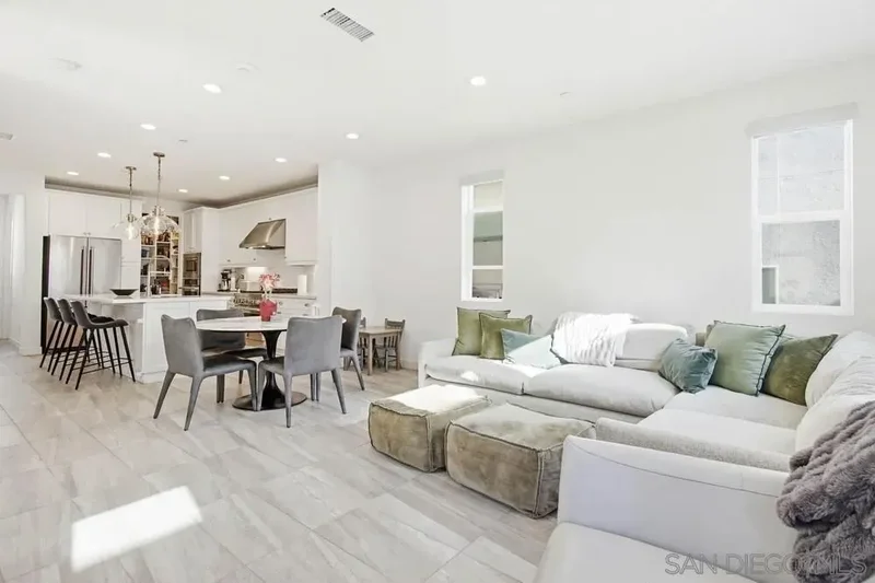 8025 Silvercrest Way, San Diego, California, United States. - Photo 2
