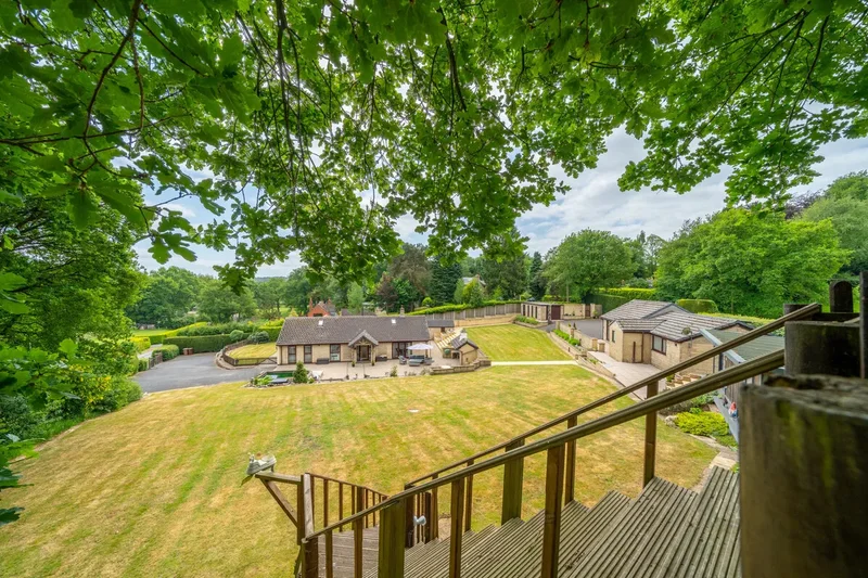 4 bedroom Detached House for sale in Stoke-on-trent
