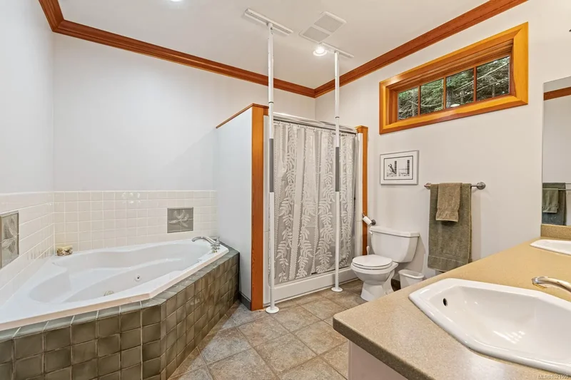 675 Towner Park Rd, North Saanich, British Columbia, Canada. - Photo 27