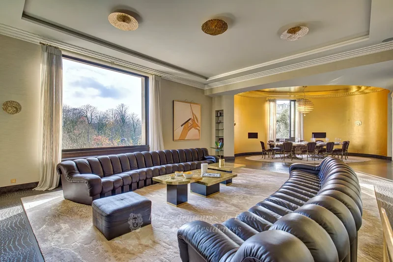 Paris 16th District – An exceptional 4-bed apartment in an iconic building