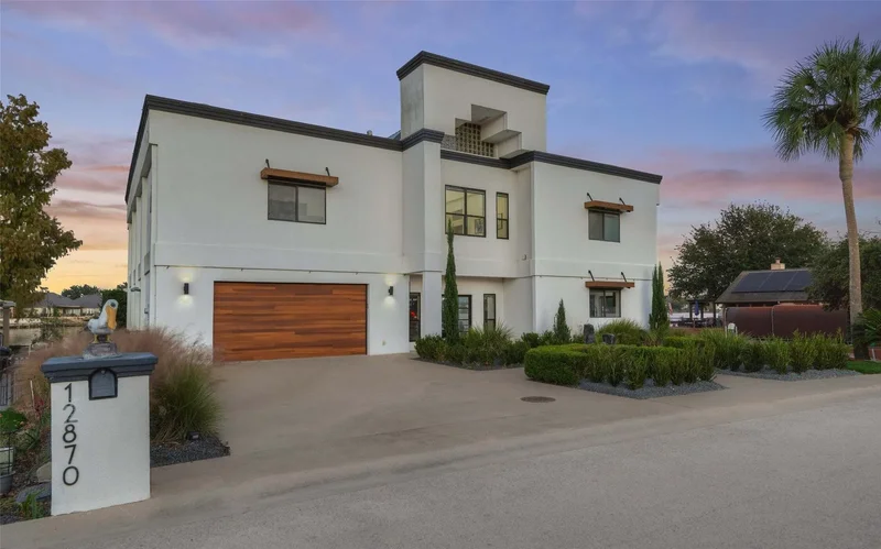 5 Bedrooms Single Family Detached