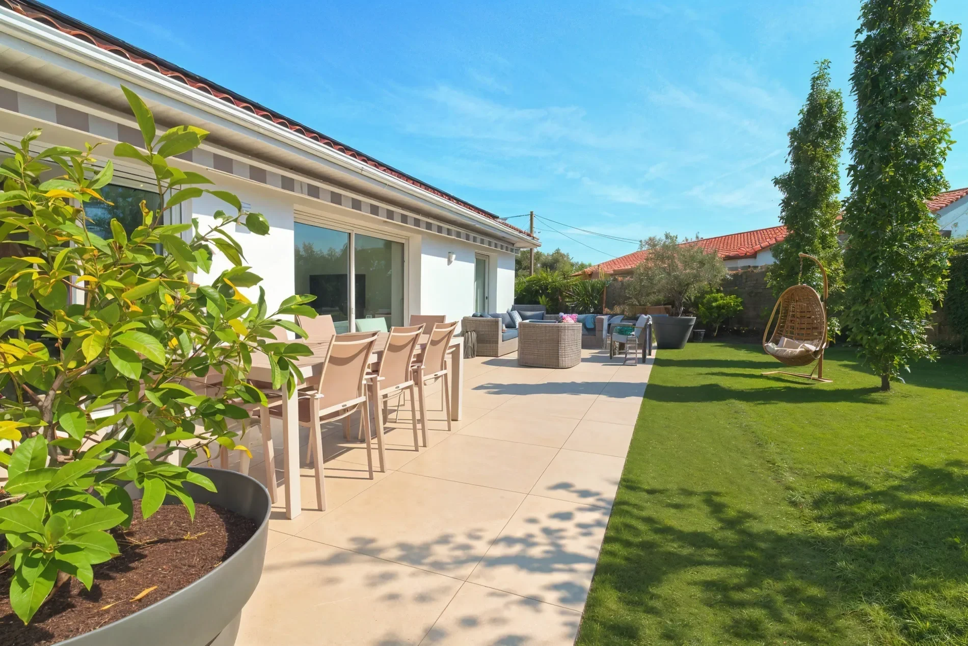 Exterior photo 5