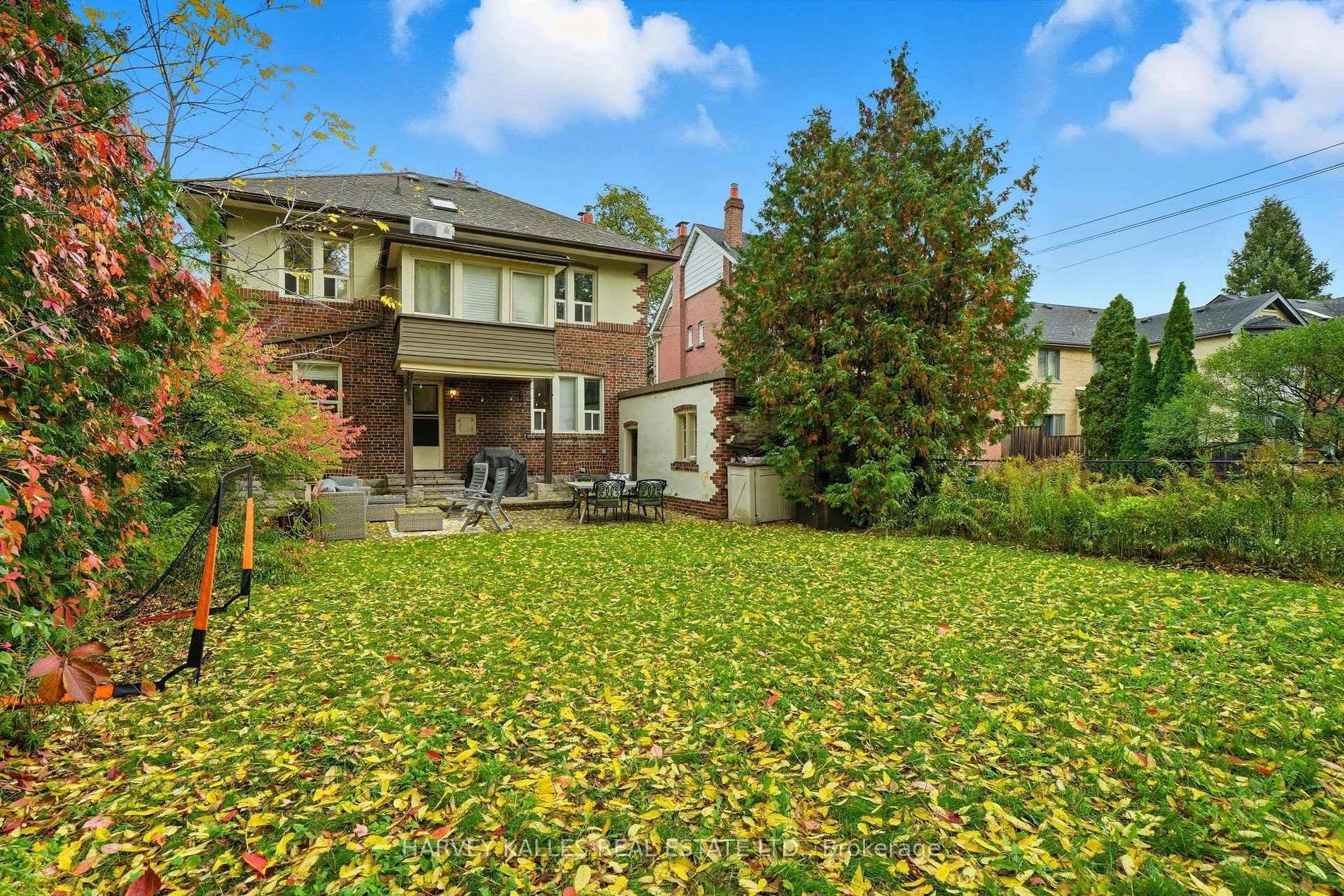 Exterior photo 6
