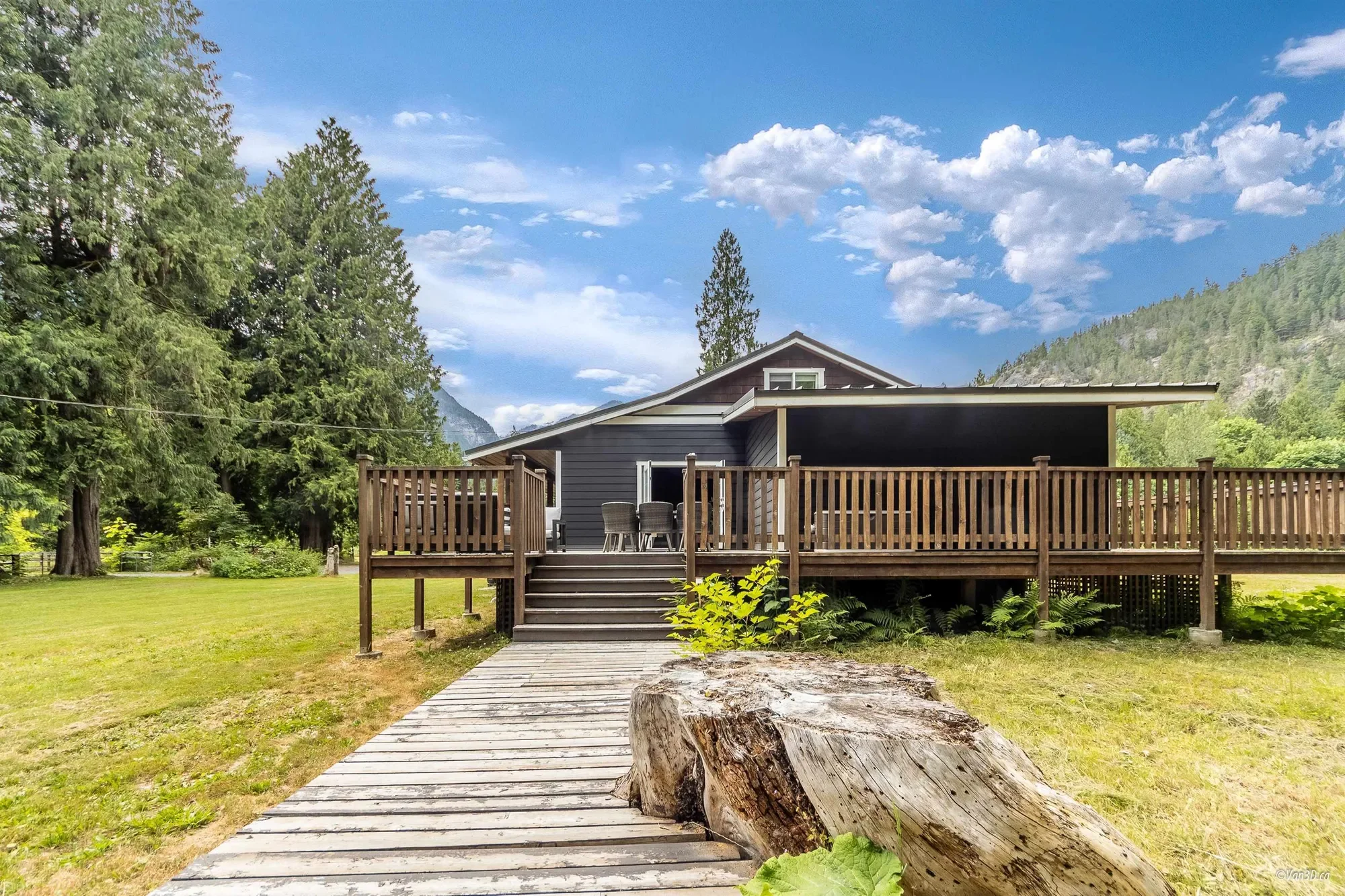14848 Squamish Valley Road, Upper Squamish, British Columbia, Canada. - Photo 8