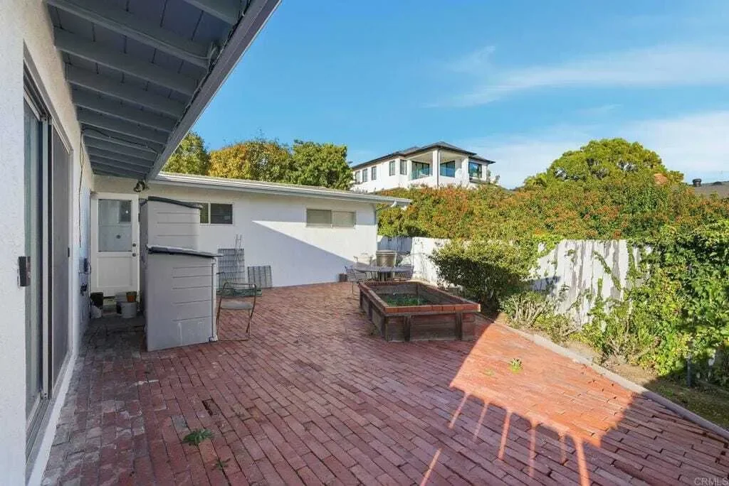 Exterior photo 12