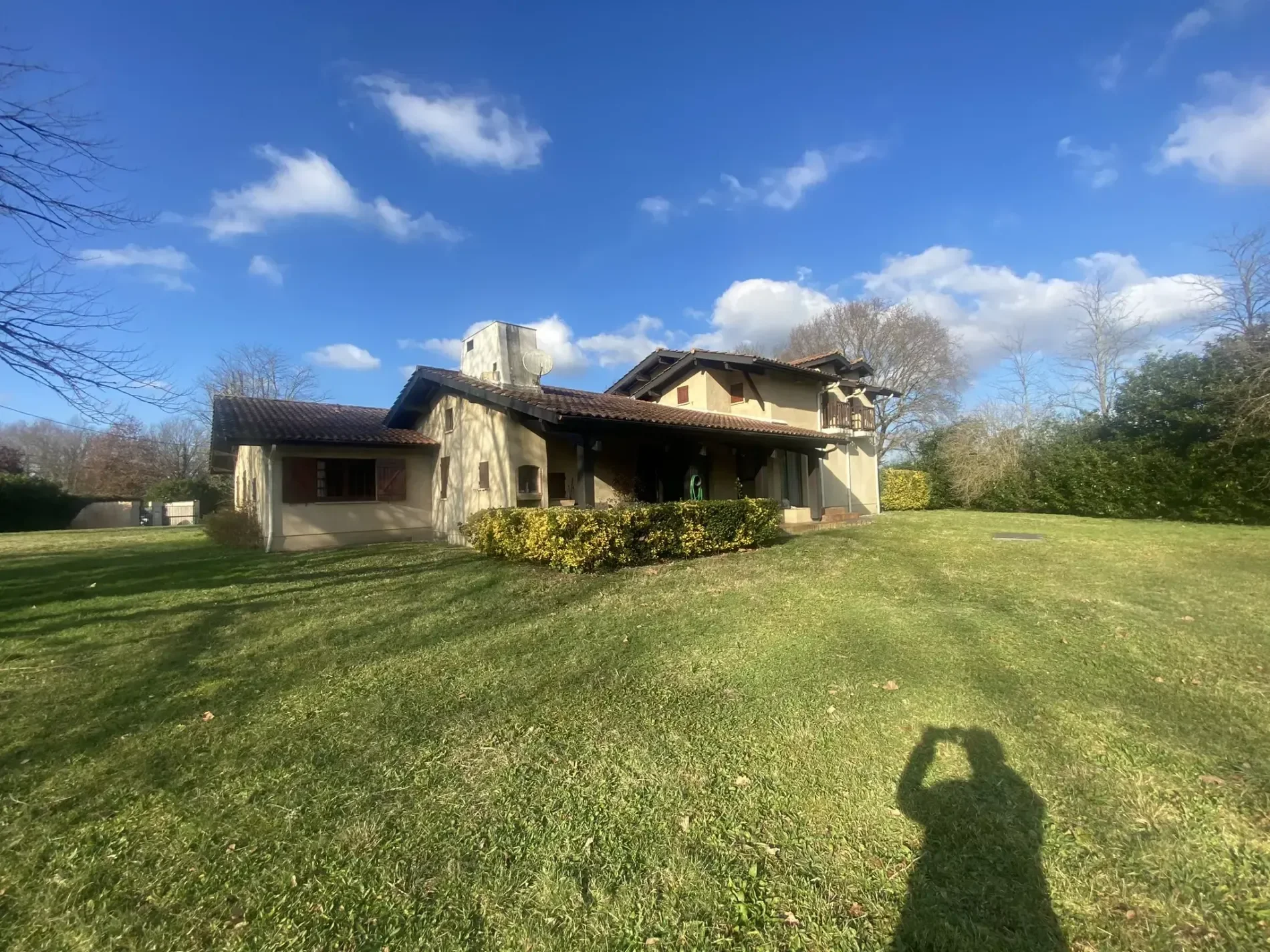 Exterior photo 4