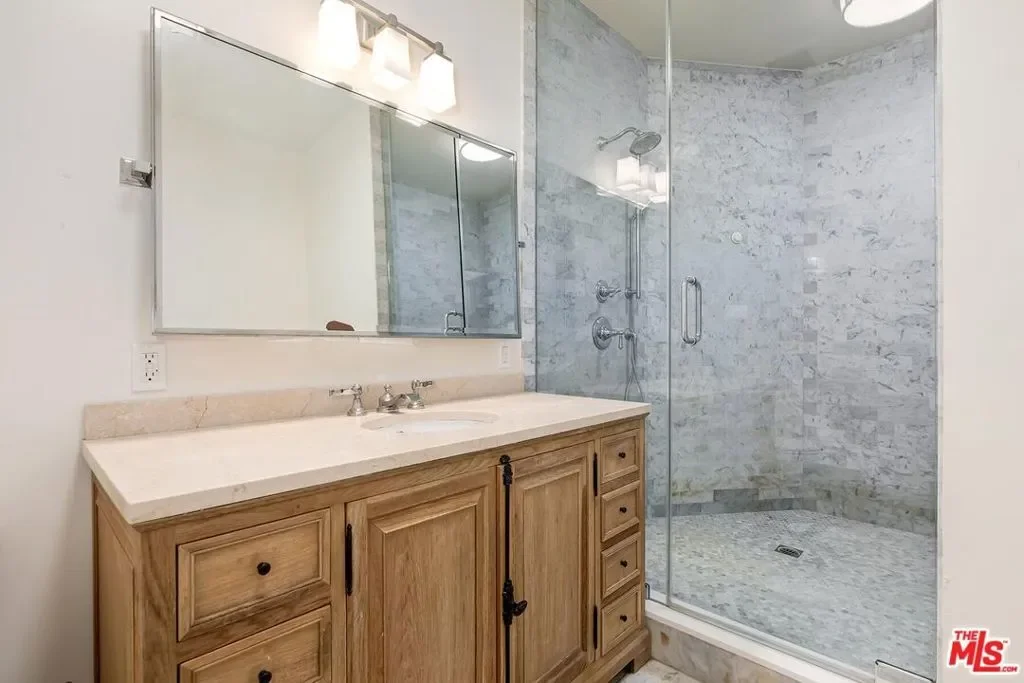1017 Chevy Chase Drive, Beverly Hills, California, United States. - Photo 12