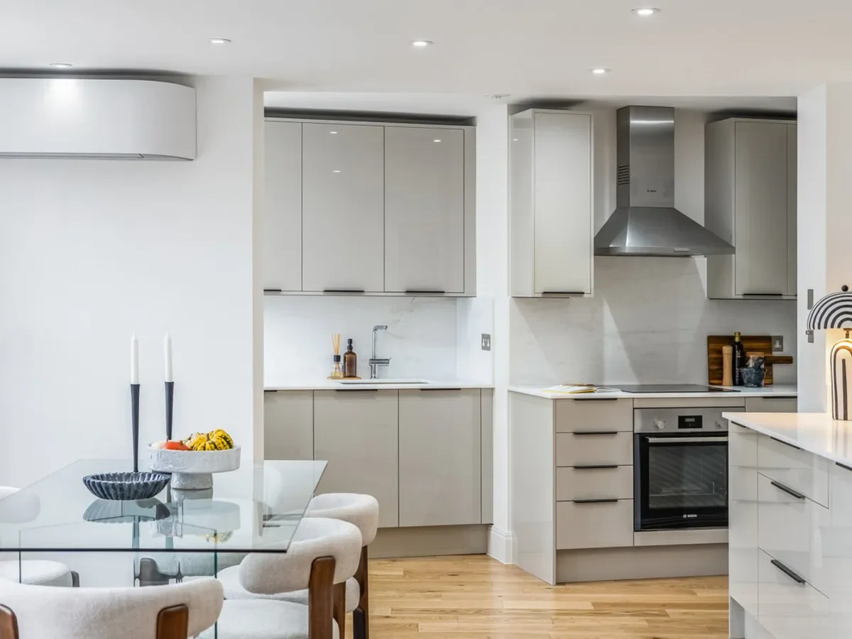Cadogan Lane, London, SW1X, London, England, United Kingdom. - Photo 6