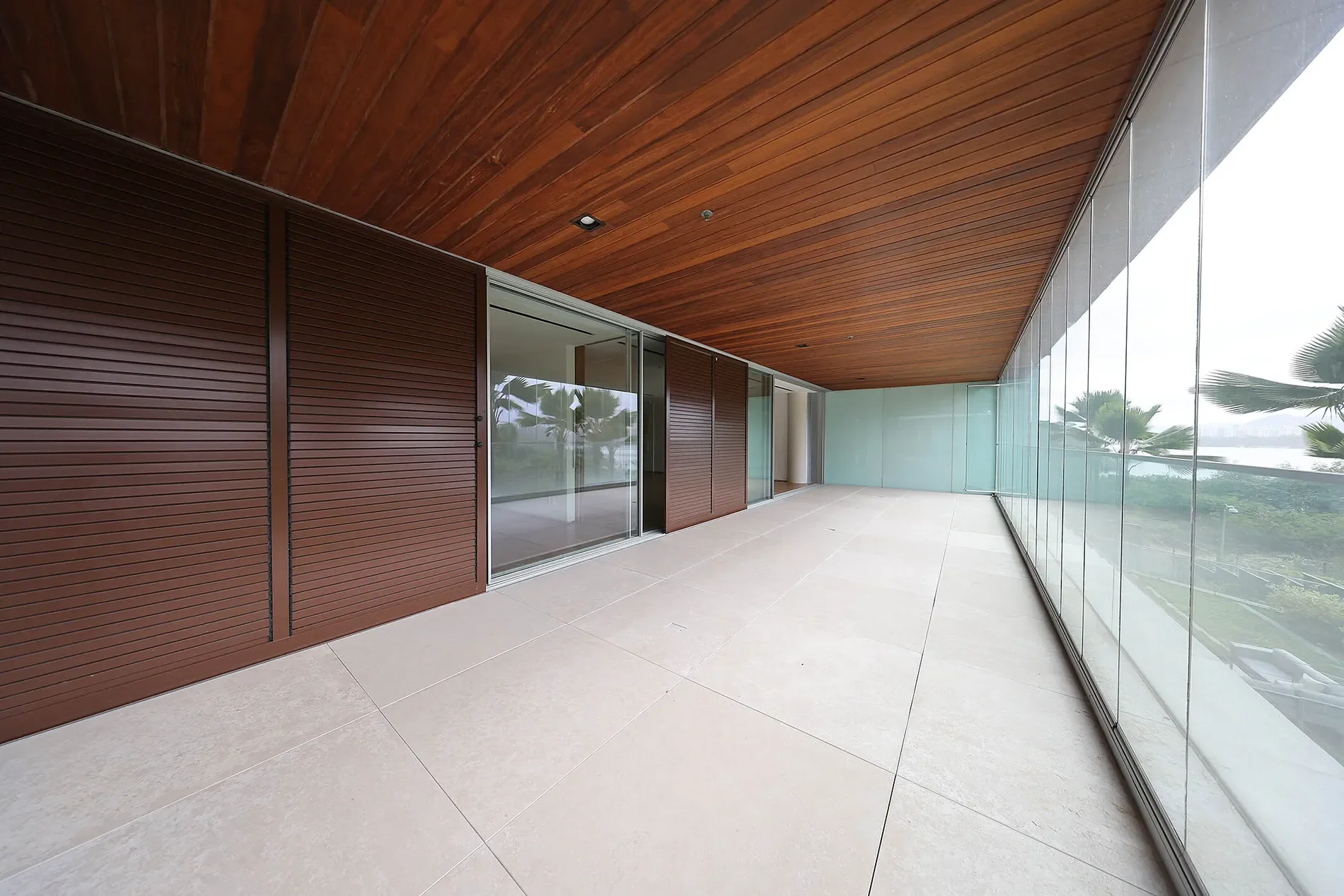 Exterior photo 2