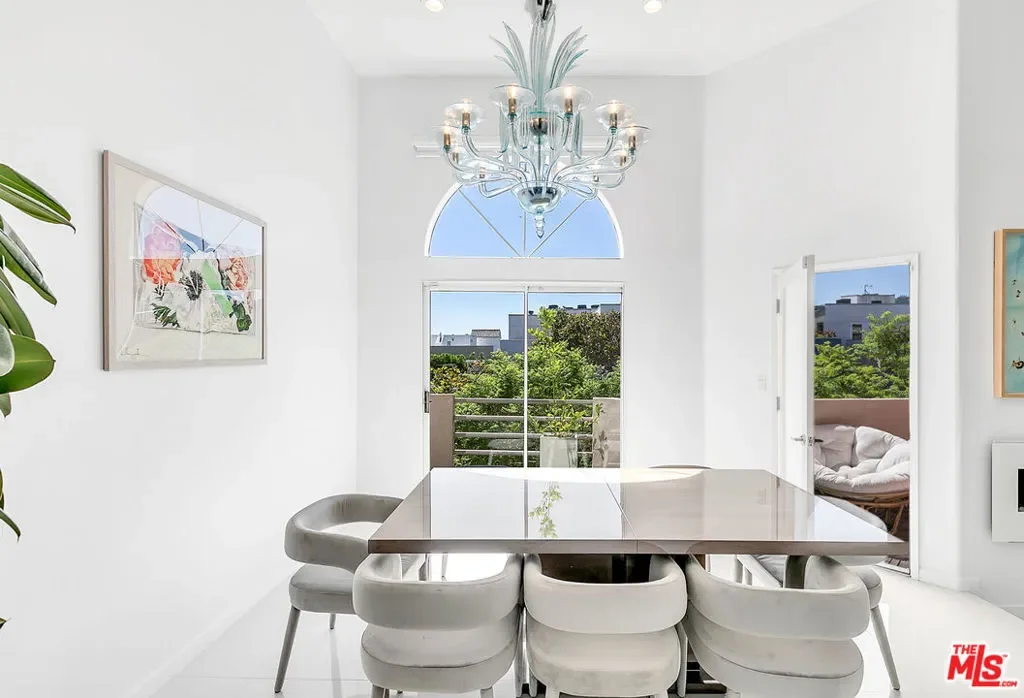 840 N Croft Avenue 301, Los Angeles, California, United States. - Photo 14