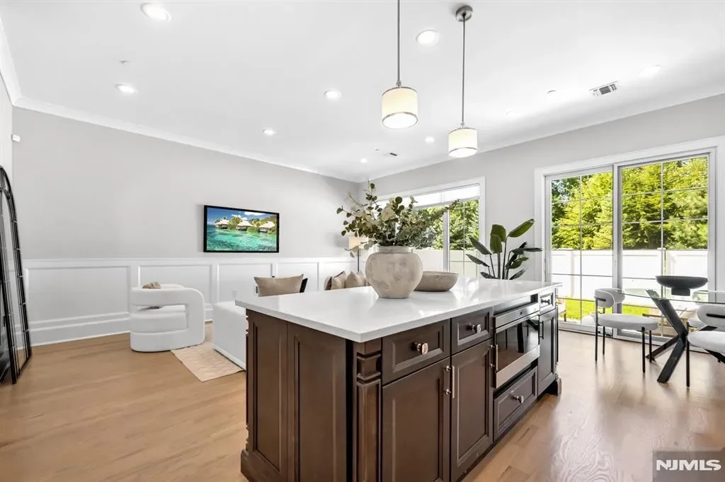 16 Gabriel Court #16, Paramus, New Jersey, United States. - Photo 10