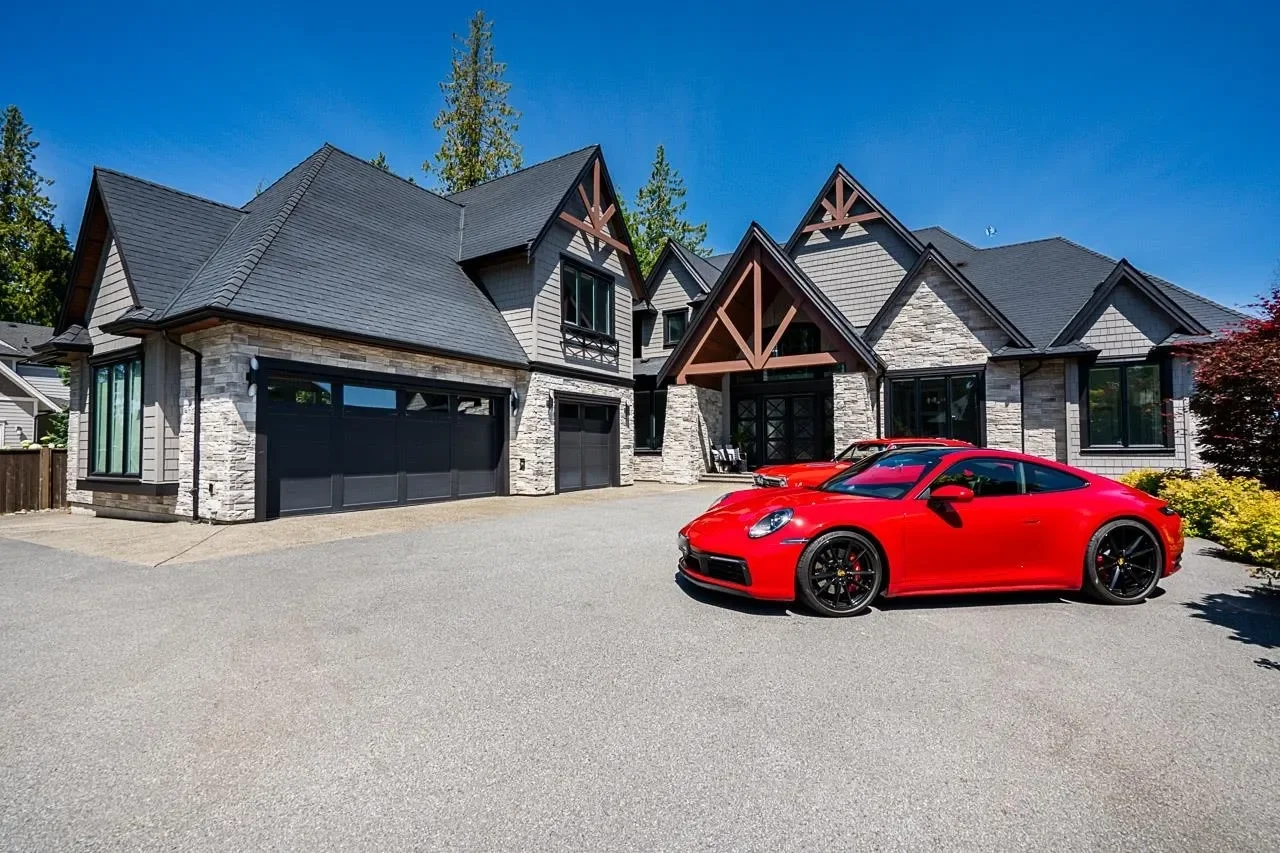 Exterior photo 3