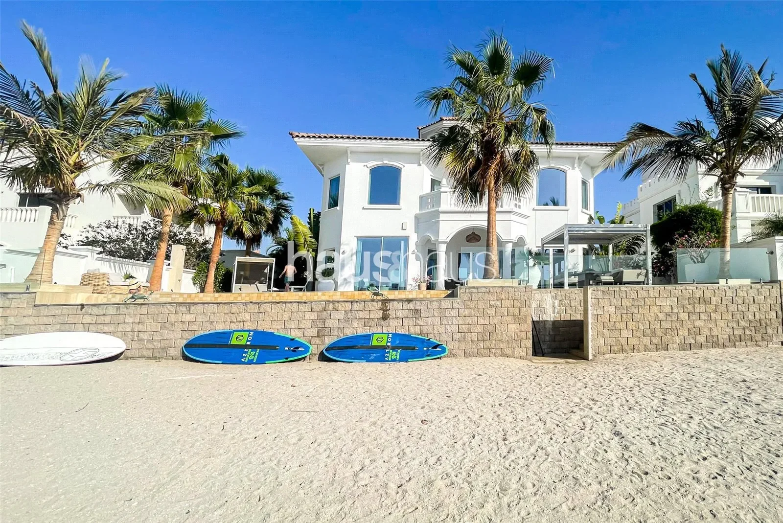 Exterior photo 3