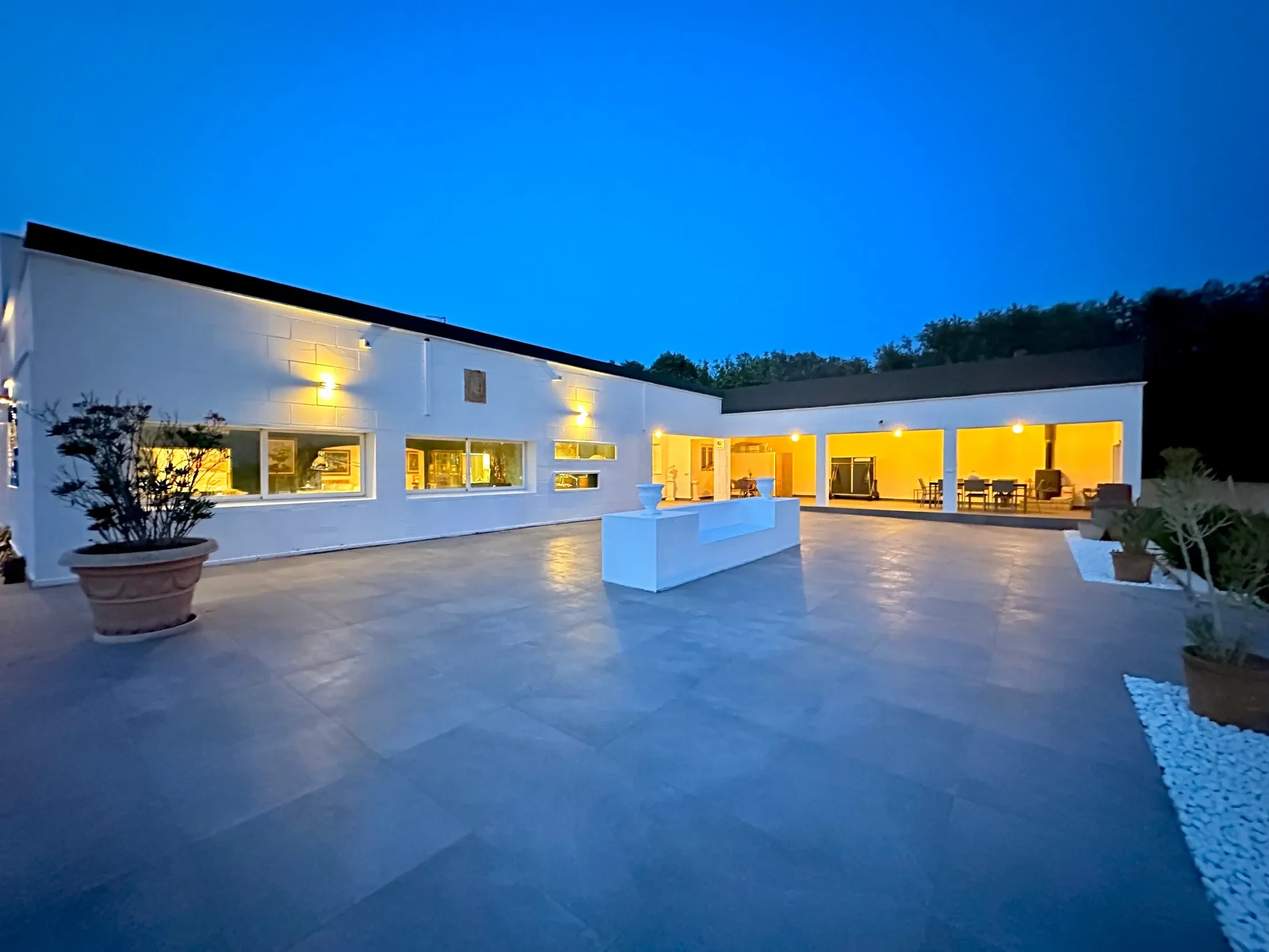 Exterior photo 3
