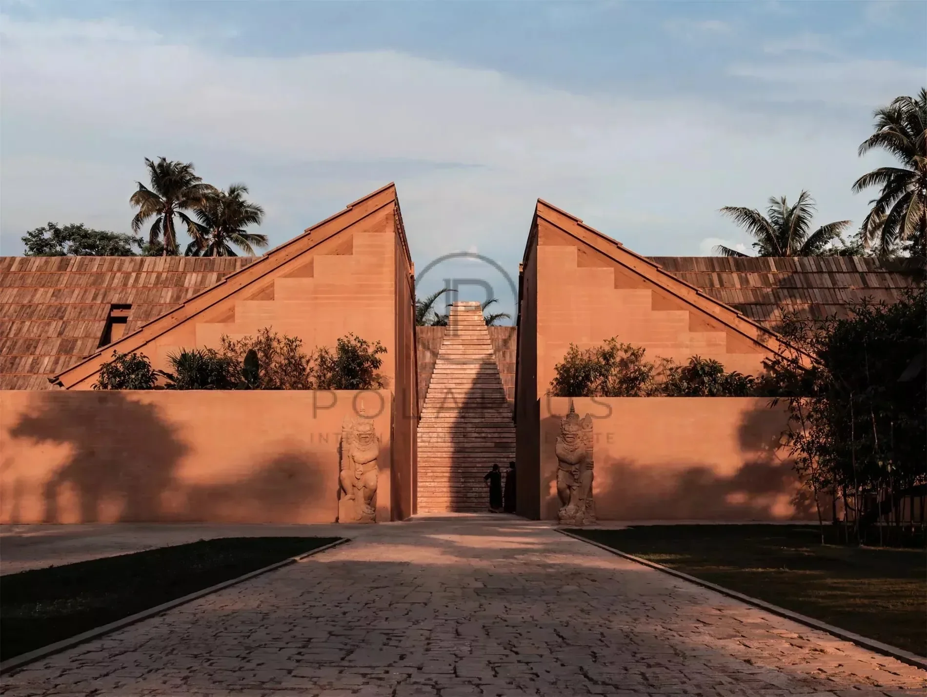 Exterior photo 5