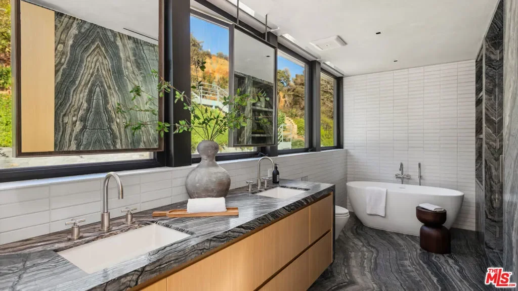 31388 Broad Beach Road, Malibu, California, United States. - Photo 22