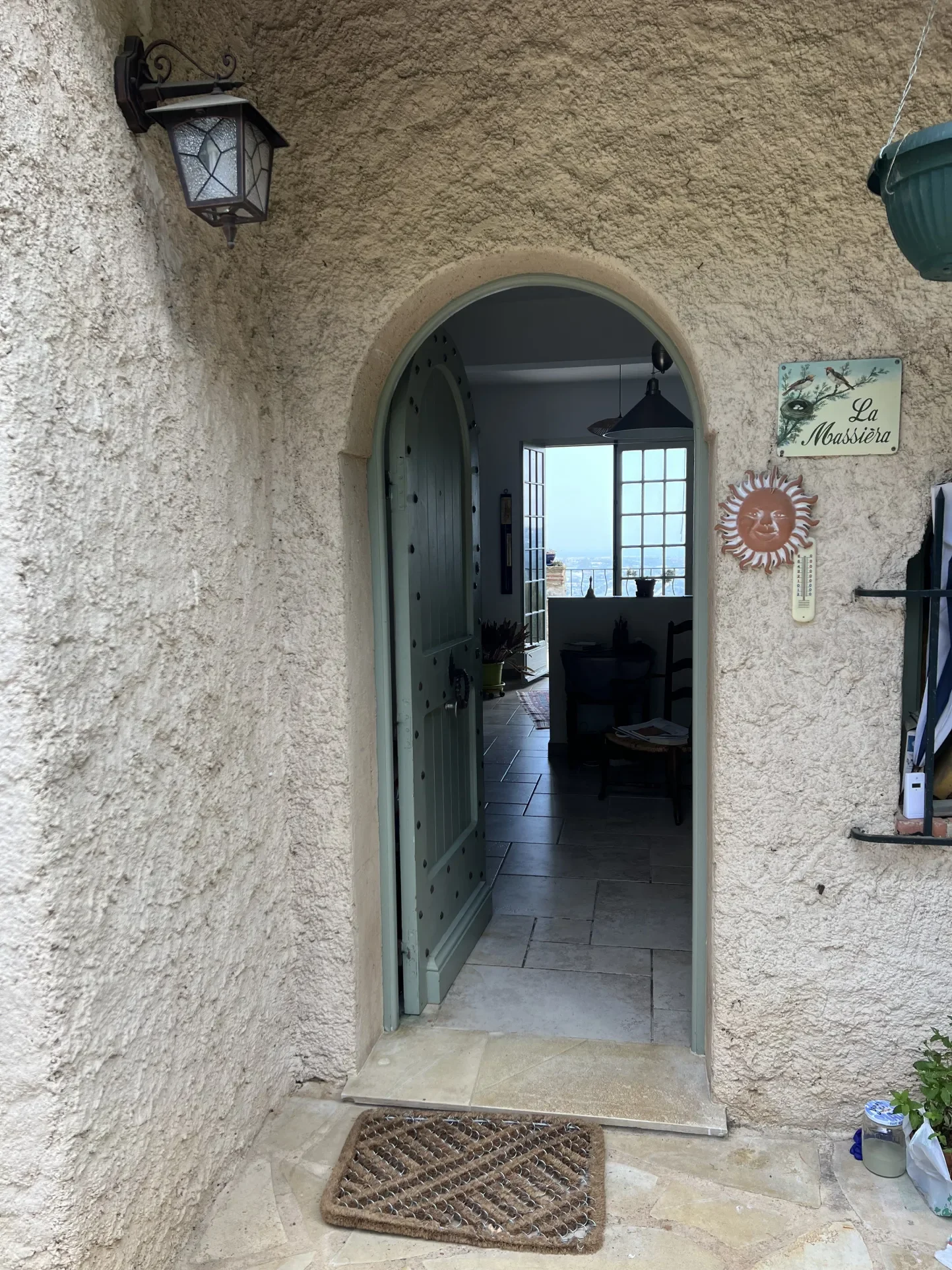Exterior photo 2