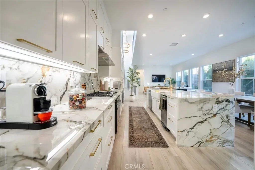 20811 W Bur Oak, Los Angeles, California, United States. - Photo 4
