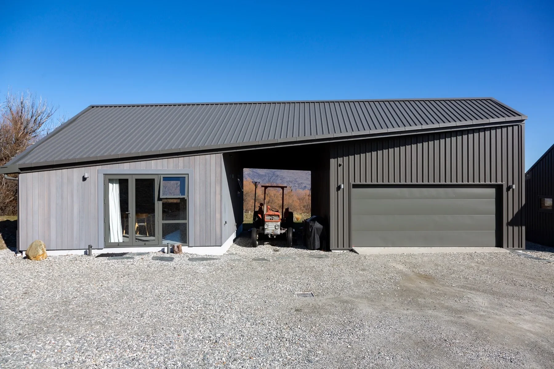 Exterior photo 3