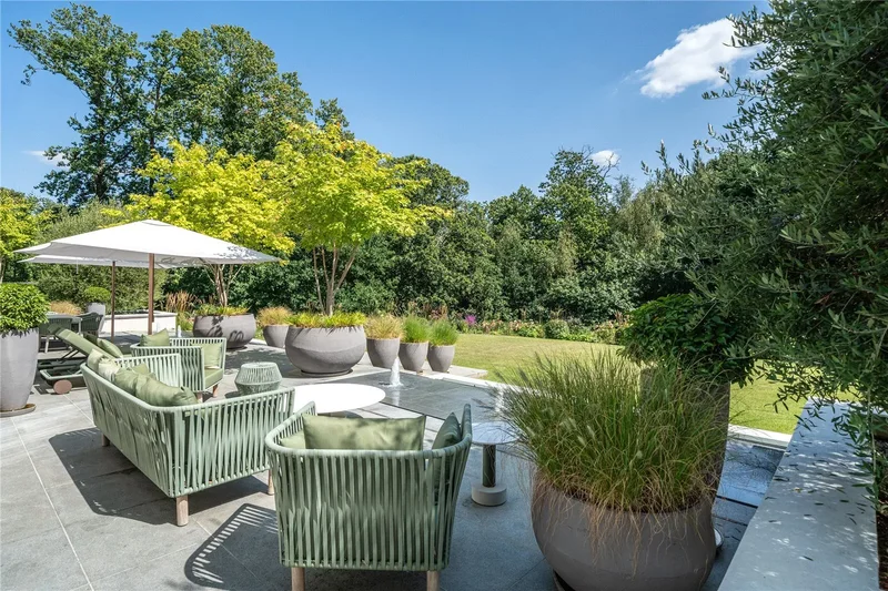 Rodona Road, St George's Hill, Weybridge, Surrey, Addlestone, England, United Kingdom. - Photo 21