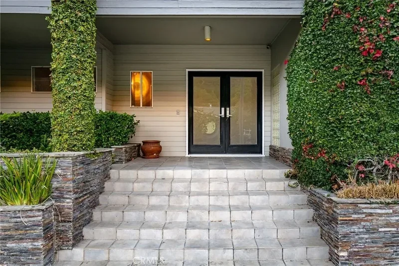 1833 Roscomare Road, Los Angeles, California, United States. - Photo 20
