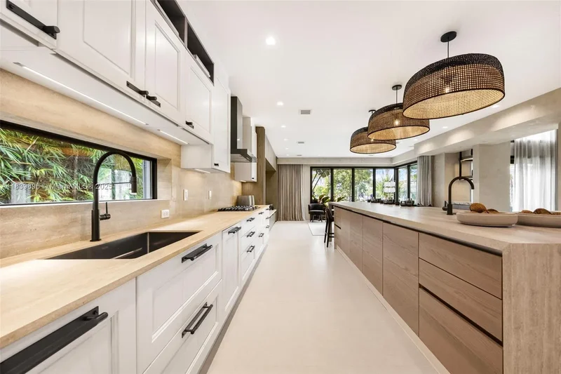 110 Holiday Dr, Hallandale Beach, Florida, United States. - Photo 14