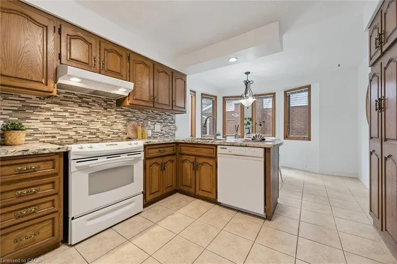 131 Woodbend Crescent, Waterloo, Ontario, Canada. - Photo 5