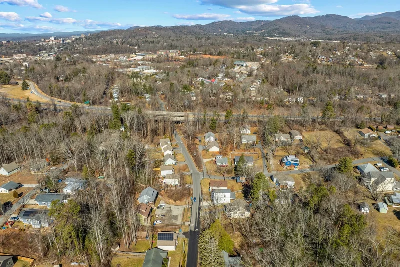 308 London Rd, Asheville, NC 28803, Asheville, North Carolina, United States. - Photo 43