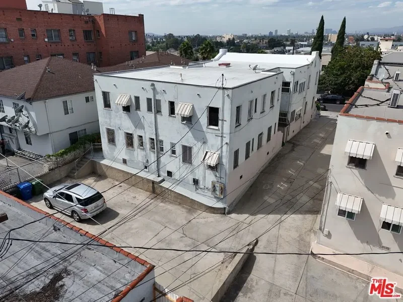 328 N Mariposa Avenue, Los Angeles, California, United States. - Photo 9