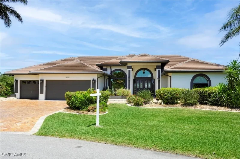 Single Family Residence in Cape Coral