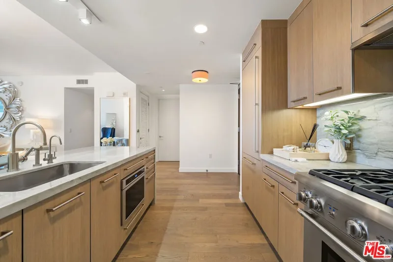 1755 Ocean Avenue 801, Santa Monica, California, United States. - Photo 22