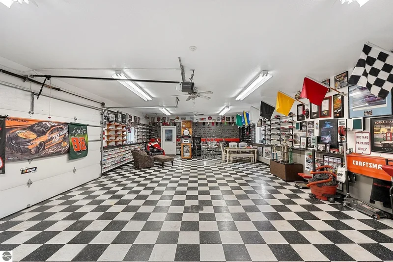 5161 Silver Pines Road, Traverse City, MI, 49685, USA, Traverse City, Michigan, United States. - Photo 5