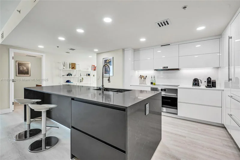665 NE 25th St, 2301 - Miami, Florida