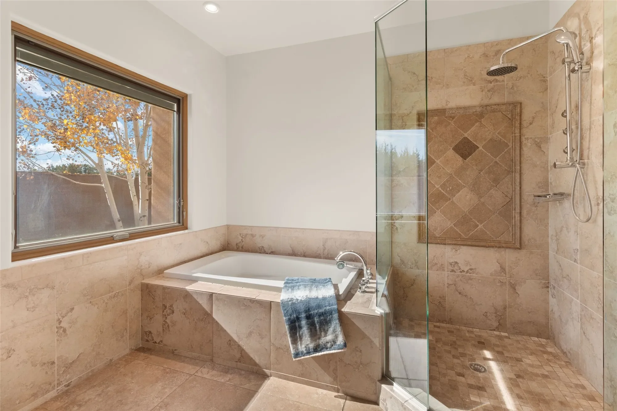 36 Paseo Aragon, Santa Fe, NM 87506, Santa Fe, New Mexico, United States. - Photo 17