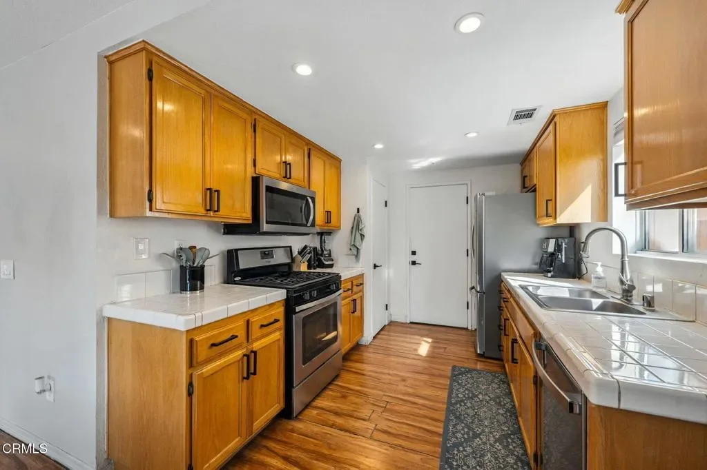 10134 Carlyle Street, Ventura, CA 93004, Ventura, California, United States. - Photo 7