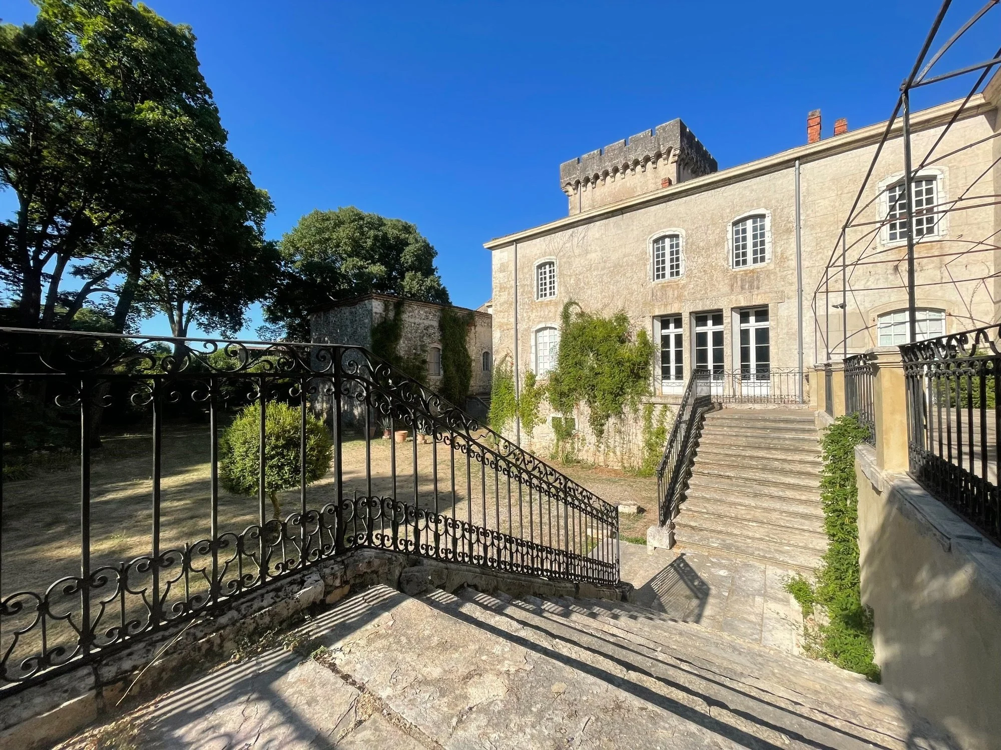 Exterior photo 3