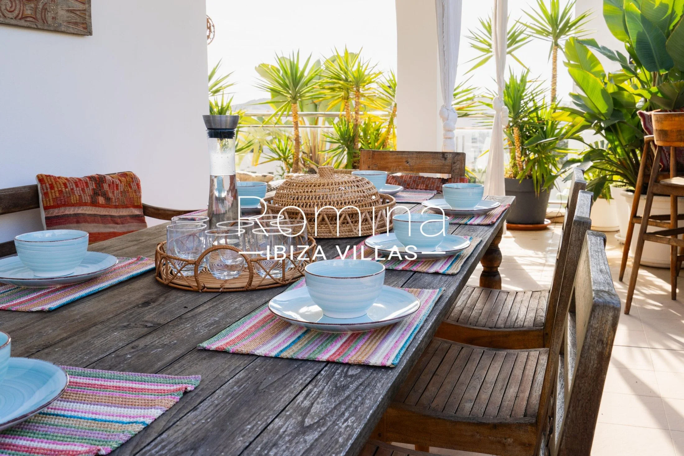 Exterior photo 4