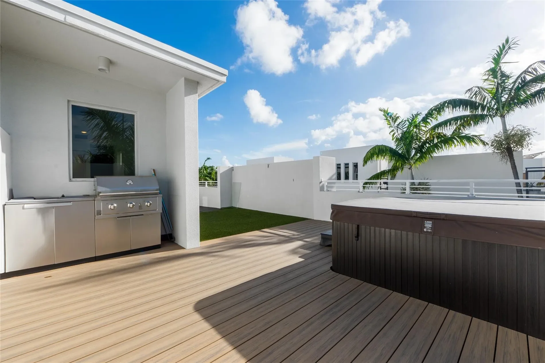 Exterior photo 7