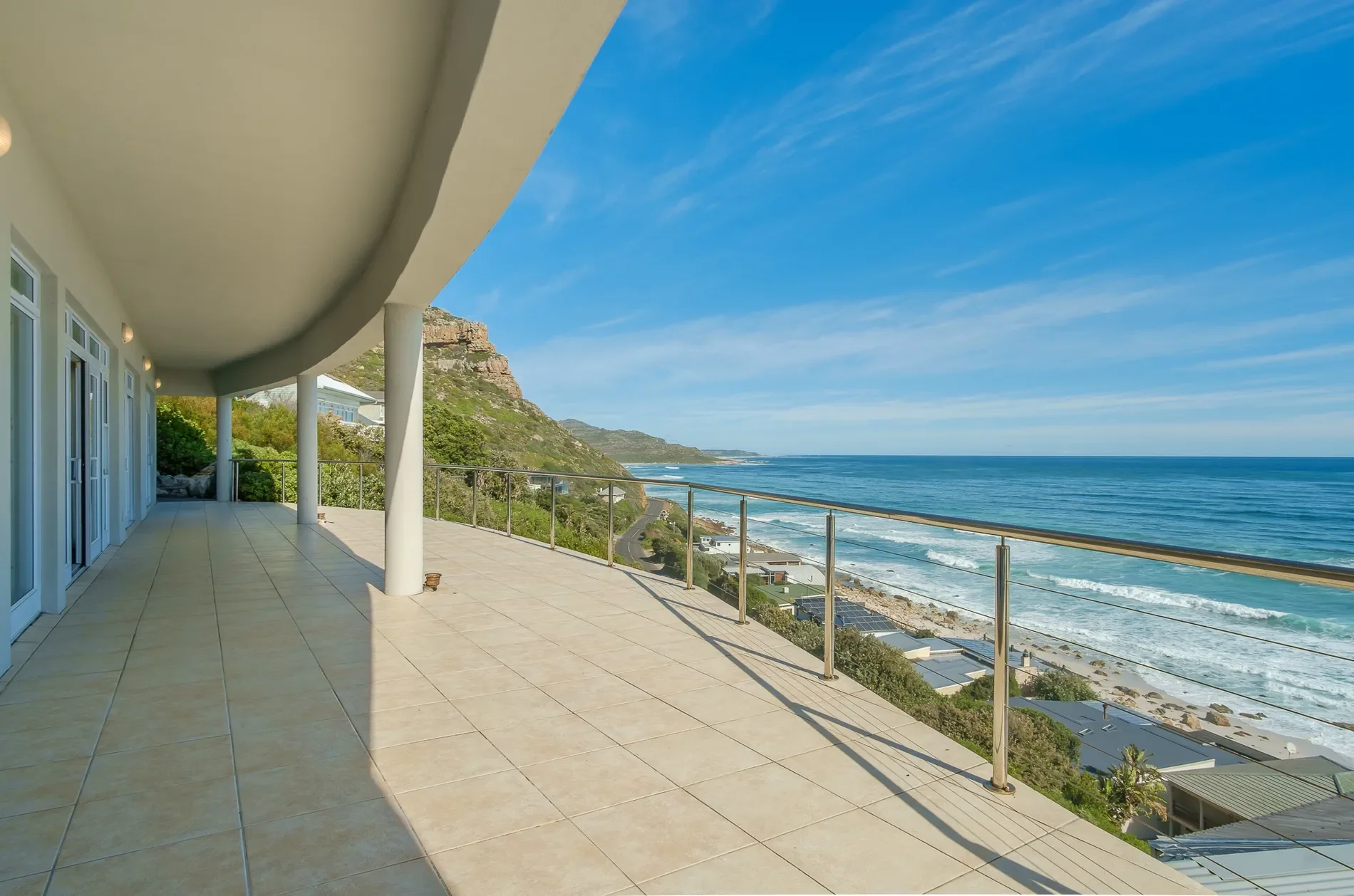 Exterior photo 5
