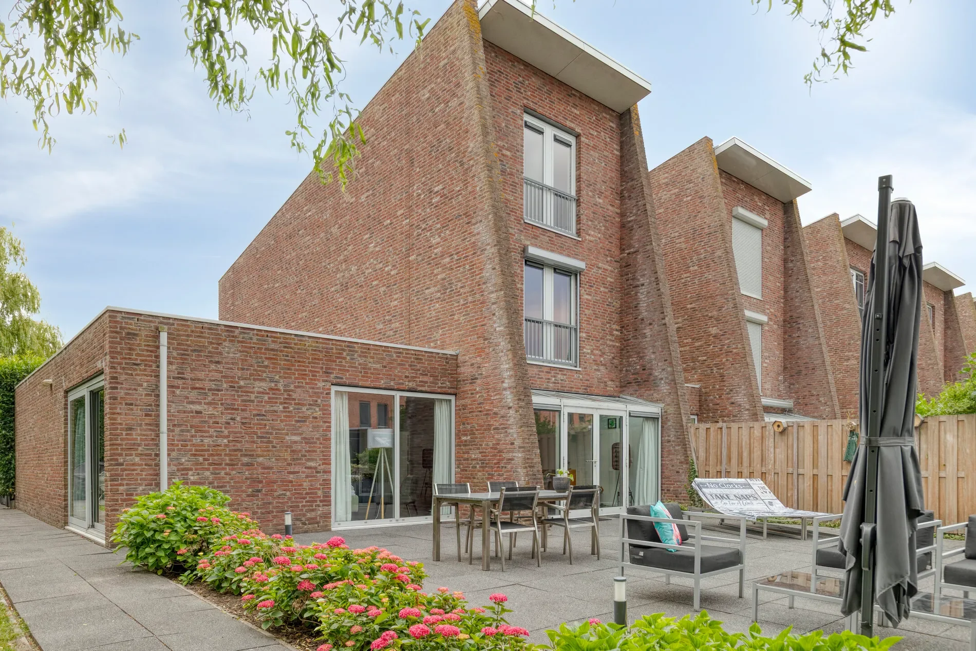 Exterior photo 7