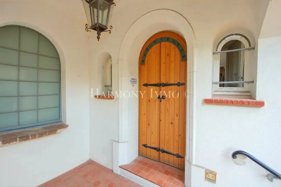 Exterior photo 2