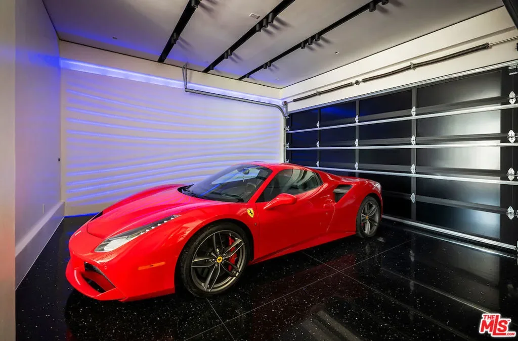 8116 Laurel View Drive, Los Angeles, California, United States. - Photo 6