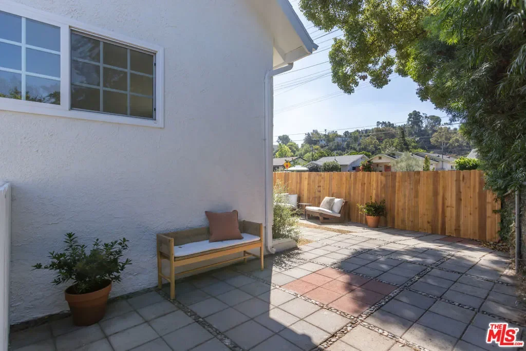 1945 Yosemite Drive, Los Angeles, California, United States. - Photo 15