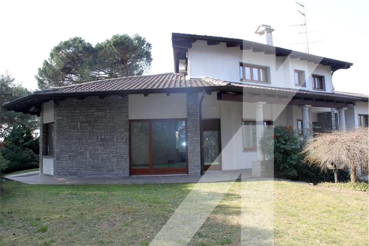 Exterior photo 5