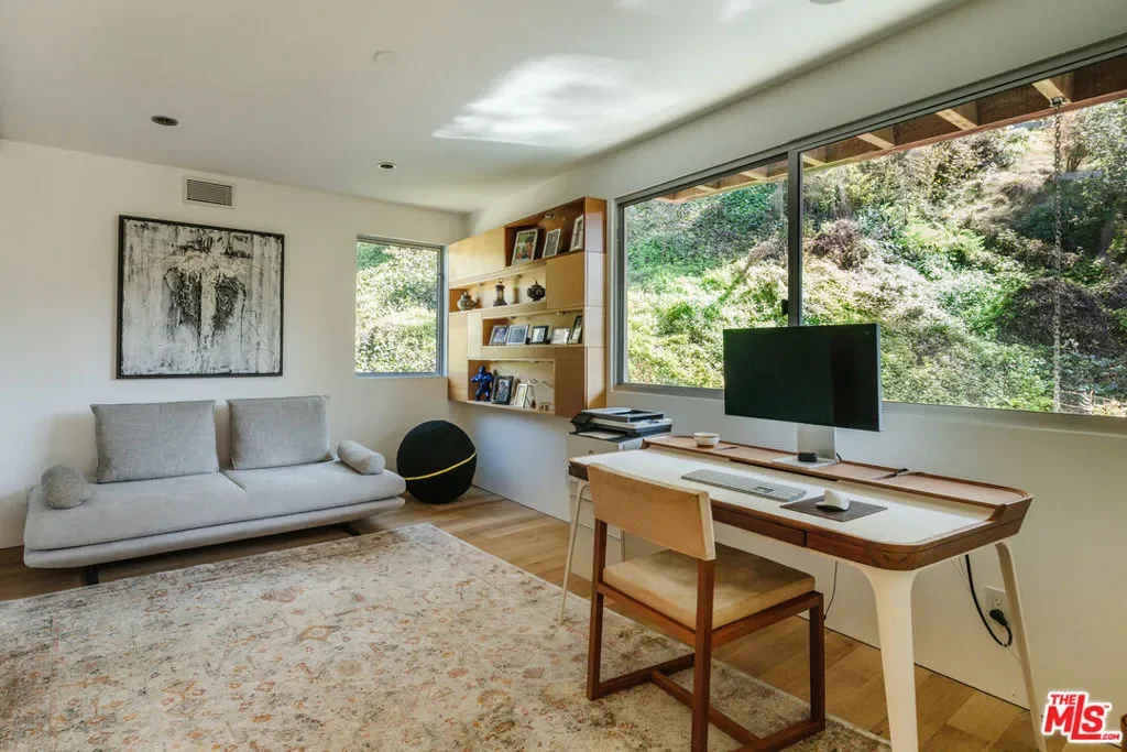 562 Stassi Lane, Santa Monica, California, United States. - Photo 23