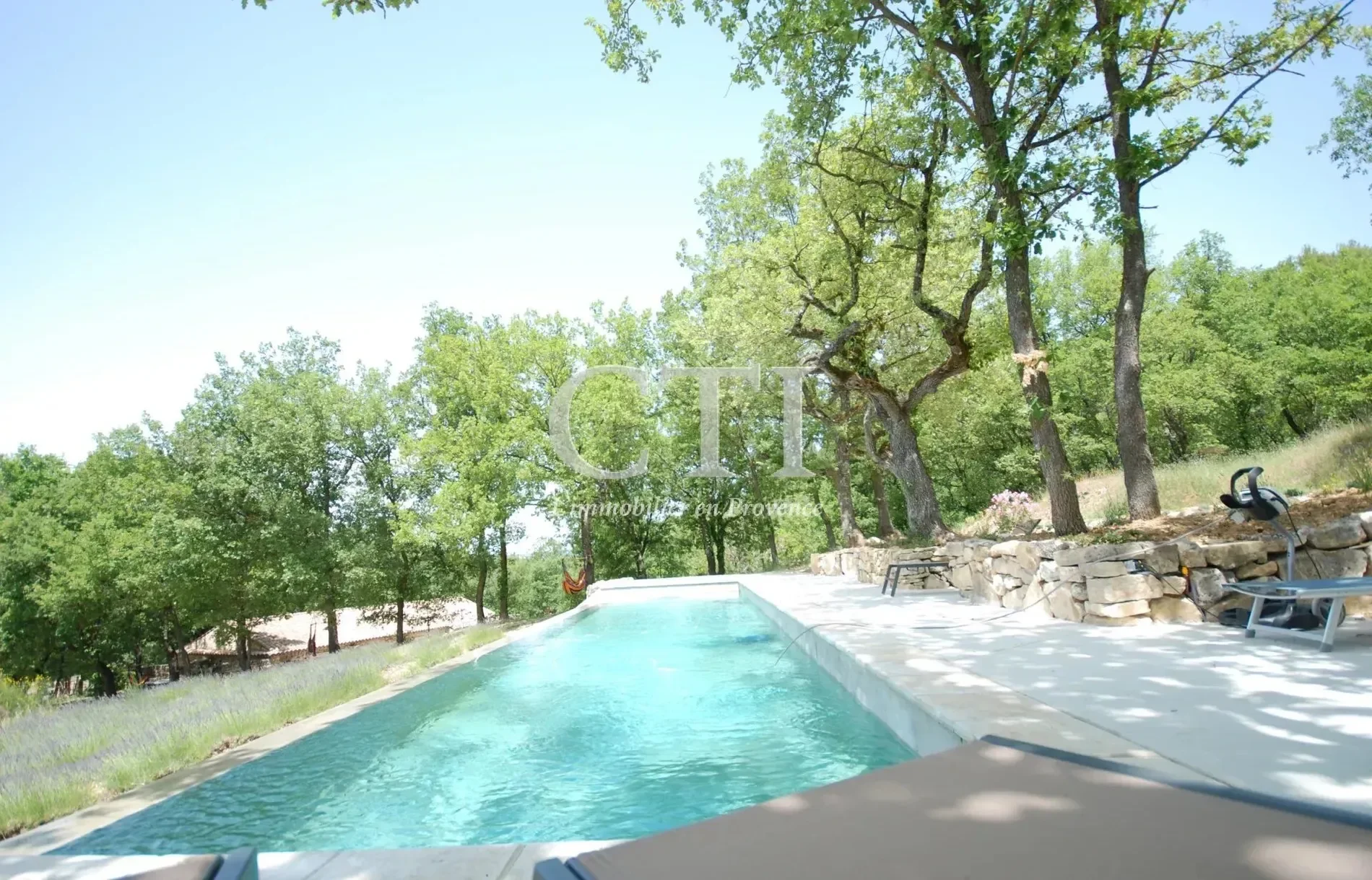 Exterior photo 6