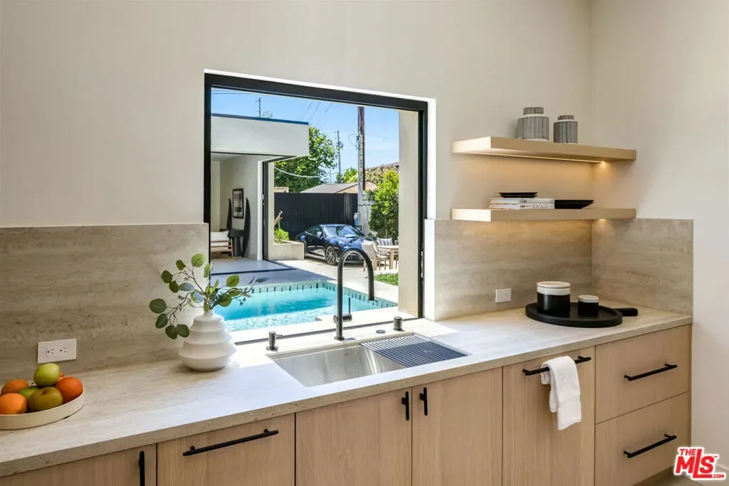 2115 Walnut Avenue, Los Angeles, California, United States. - Photo 14